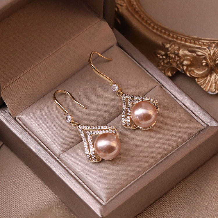 Champagne pearl drop earrings with gold V-shaped crystal detailing – elegant formal jewelry for women